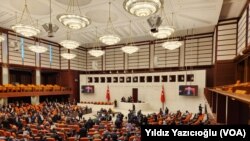 TBMM Genel Kurulu'nda CHP'nin bazı vergilerdeki artışlar ve ekonomik krizle ilgili genel görüşme yapılması önergesi ve yasama çalışmasına devam edilmesi talebi AKP-MHP'nin oyçokluğuyla reddedildi.