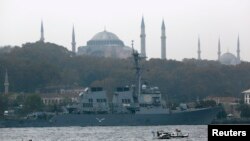 Amerikan muhribi USS Ross İstanbul'dan ayrılmaya hazırlanırken 