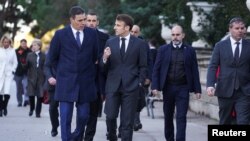 Fransa Cumhurbaşkanı Emmanuel Macron, Barselona'da İspanya Başbakanı Pedro Sanchez ile biraraya geldi.